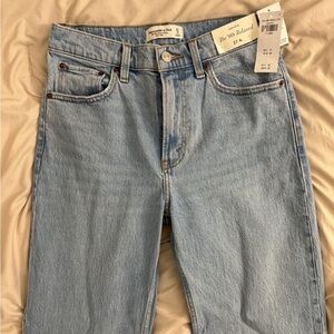 Abercrombie & Fitch High Rise 90s Relaxed Light Blue Jeans